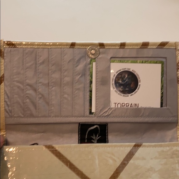 Torrain Vegan Recycled Wallet Clutch - Picture 3 of 8